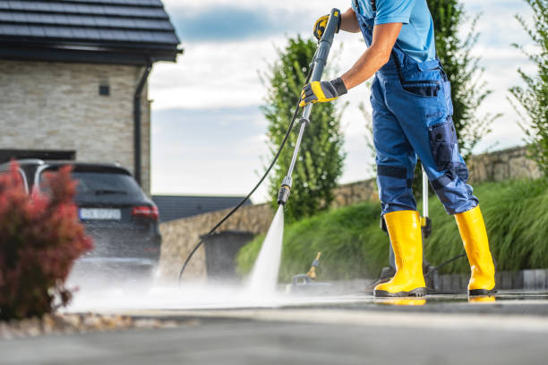 Best Driveway Pressure Washing  in Saginaw, TX